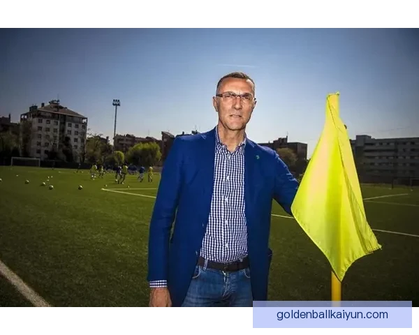 意甲米兰球迷狂热助威，主场氛围持续提升